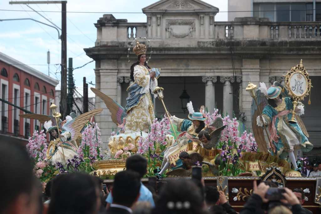 María Daniela Guacamaya, la joven que cumple años este domingo y carga con ilusión a la Virgen de la Inmaculada Concepción