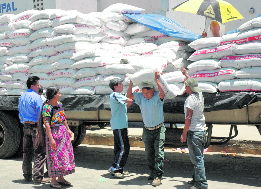 2 mil  familias del municipio de Chimaltenango se quedan sin recibir fertilizante.