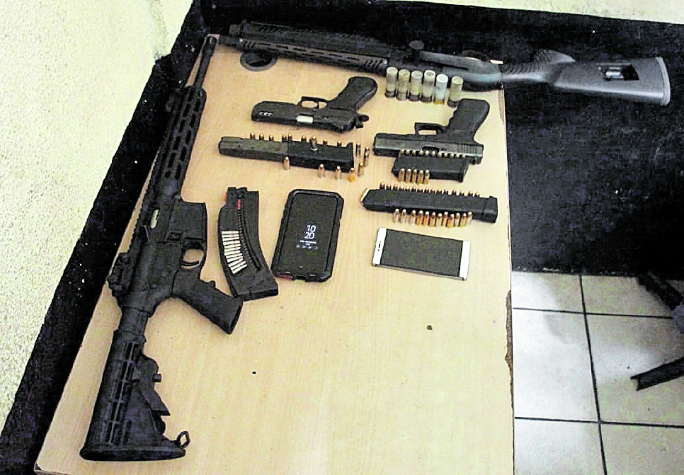 Foto 2: Cuatro armas de fuego fueron decomisadas por agentes de la PNC.