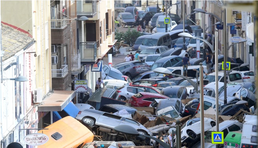 La dana que golpeó a Valencia, España, dejó más de 200 muertos y miles de damnificados. (Foto Prensa Libre: AFP)