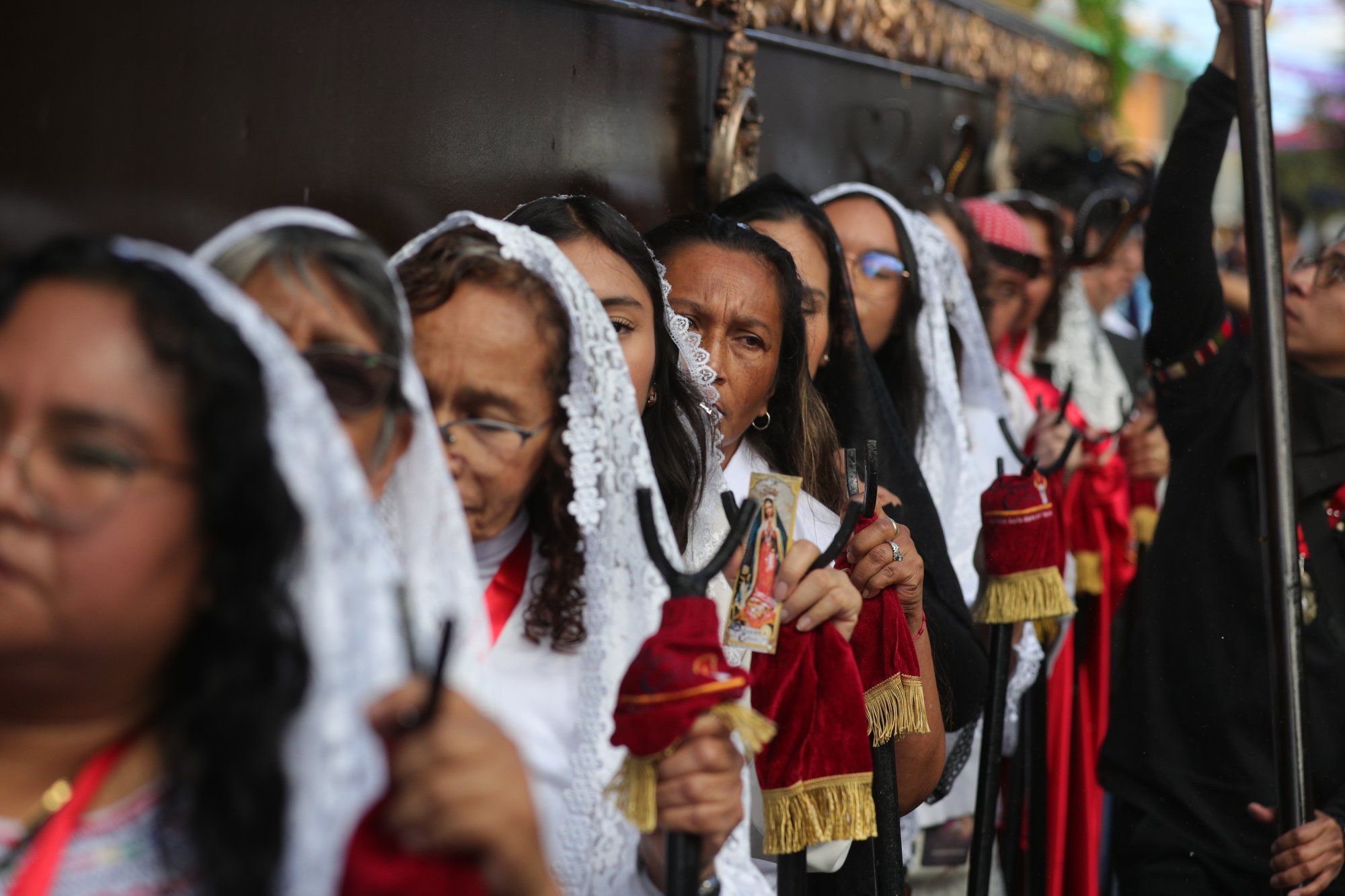 Rezado de la Virgen de Guadalupe en la zona 21 de Guatemala'