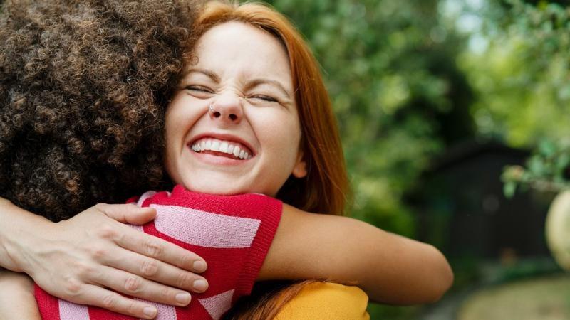 "Es una forma de práctica de gratitud, en la que nos preguntamos: ¿cómo sería mi vida si esta persona no estuviera en ella?".

Getty Images
