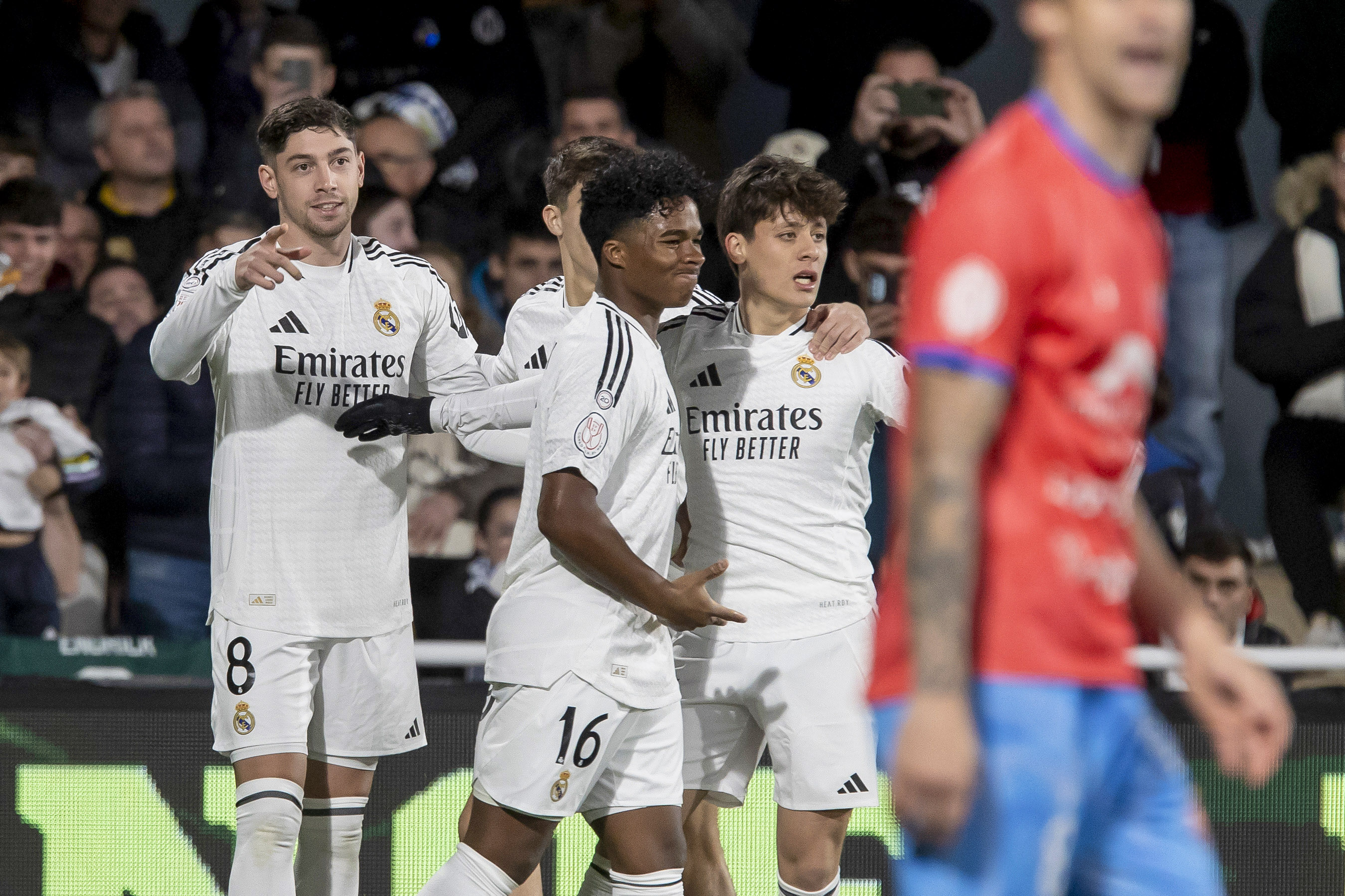 El centrocampista uruguayo del Real Madrid Fede Valverde celebra el primer gol ante de la Deportiva Minera.