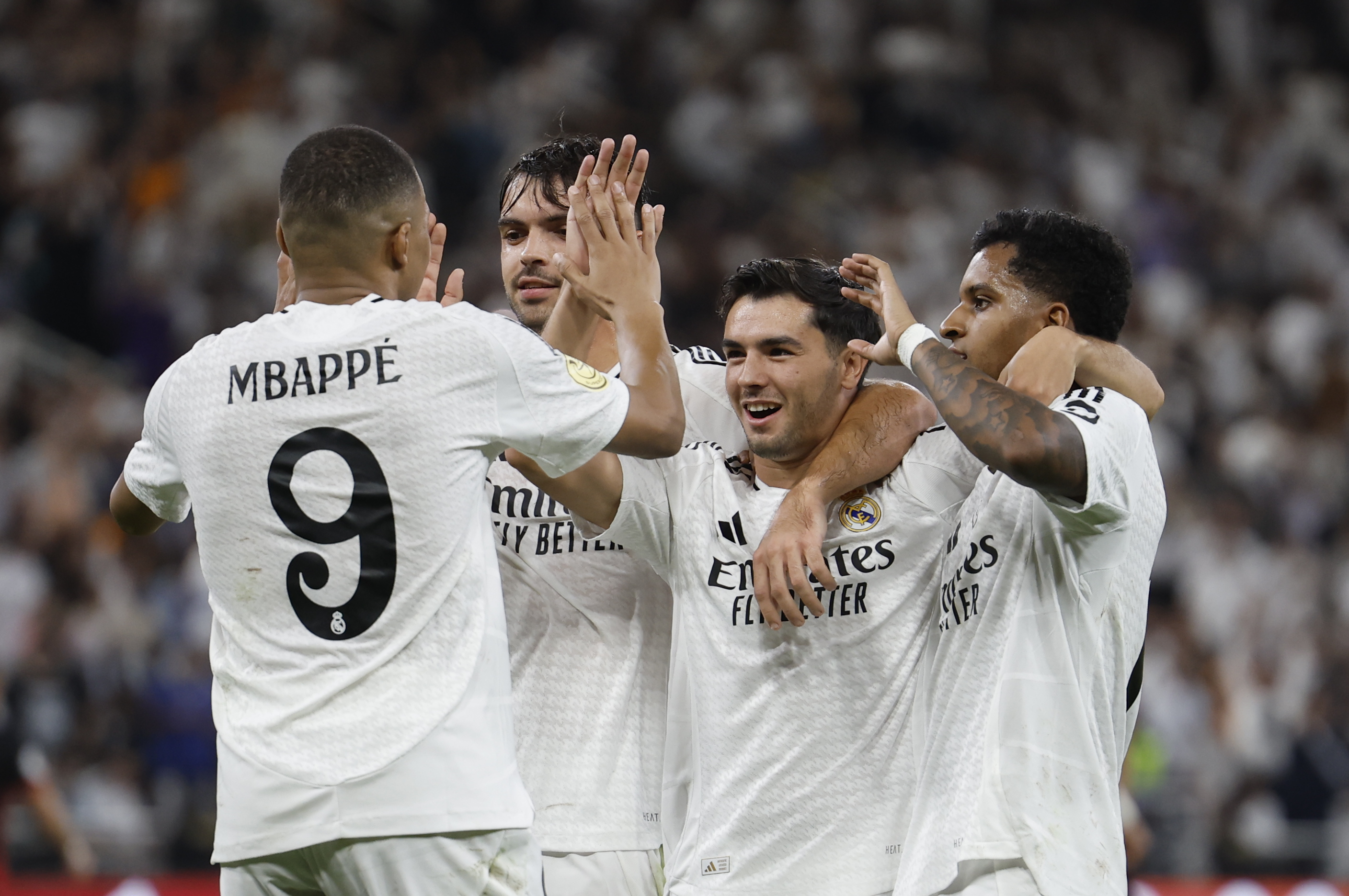 Los jugadores del Real Madrid celebran un gol en la Supercopa de España.