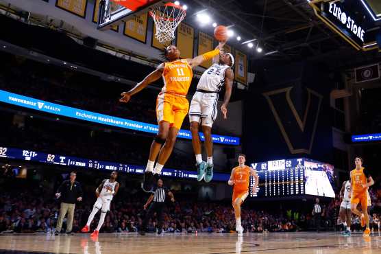 NASHVILLE, TENNESSEE - JANUARY 18: MJ Collins Jr. #2 of the Vanderbilt Commodores goes up for a dunk over Jordan Gainey #11 of the Tennessee Volunteers during the second half of the game at Vanderbilt University Memorial Gymnasium on January 18, 2025 in Nashville, Tennessee.   Johnnie Izquierdo/Getty Images/AFP (Photo by Johnnie Izquierdo / GETTY IMAGES NORTH AMERICA / Getty Images via AFP)