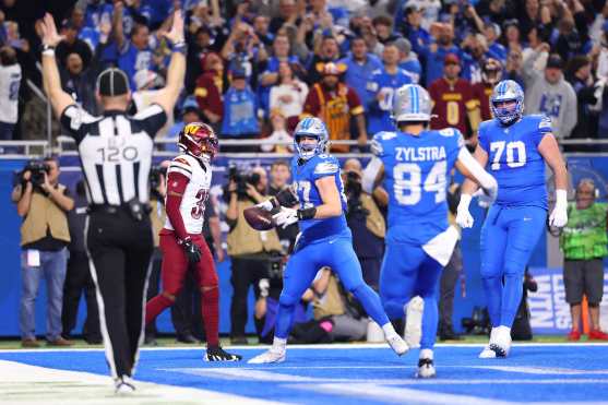 DETROIT, MICHIGAN - JANUARY 18: Sam LaPorta #87 of the Detroit Lions celebrates with teammates after catching a pass for a touchdown during the second quarter on Commanders in the NFC Divisional Playoff at Ford Field on January 18, 2025 in Detroit, Michigan.   Gregory Shamus/Getty Images/AFP (Photo by Gregory Shamus / GETTY IMAGES NORTH AMERICA / Getty Images via AFP)