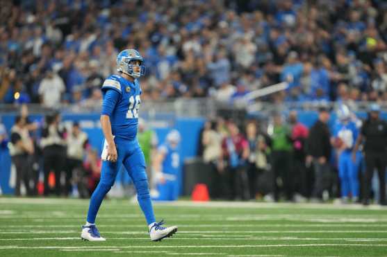 DETROIT, MICHIGAN - JANUARY 18: Jared Goff #16 of the Detroit Lions looks on during the second quarter against the Washington Commanders in the NFC Divisional Playoff at Ford Field on January 18, 2025 in Detroit, Michigan.   Nic Antaya/Getty Images/AFP (Photo by Nic Antaya / GETTY IMAGES NORTH AMERICA / Getty Images via AFP)