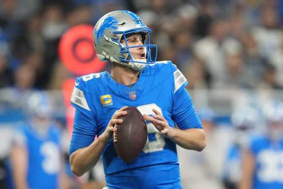 DETROIT, MICHIGAN - JANUARY 18: Jared Goff #16 of the Detroit Lions looks to throw the ball during the second quarter against the Washington Commanders in the NFC Divisional Playoff at Ford Field on January 18, 2025 in Detroit, Michigan.   Nic Antaya/Getty Images/AFP (Photo by Nic Antaya / GETTY IMAGES NORTH AMERICA / Getty Images via AFP)