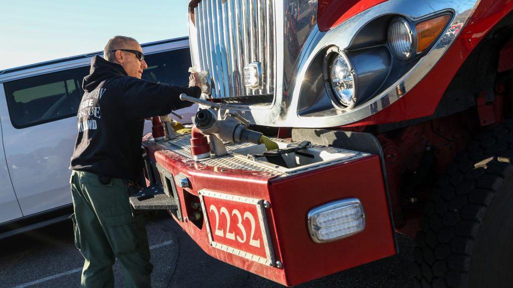 Los incendios en Los Ángeles han requerido de todos los recursos de los bomberos. GETTY IMAGES