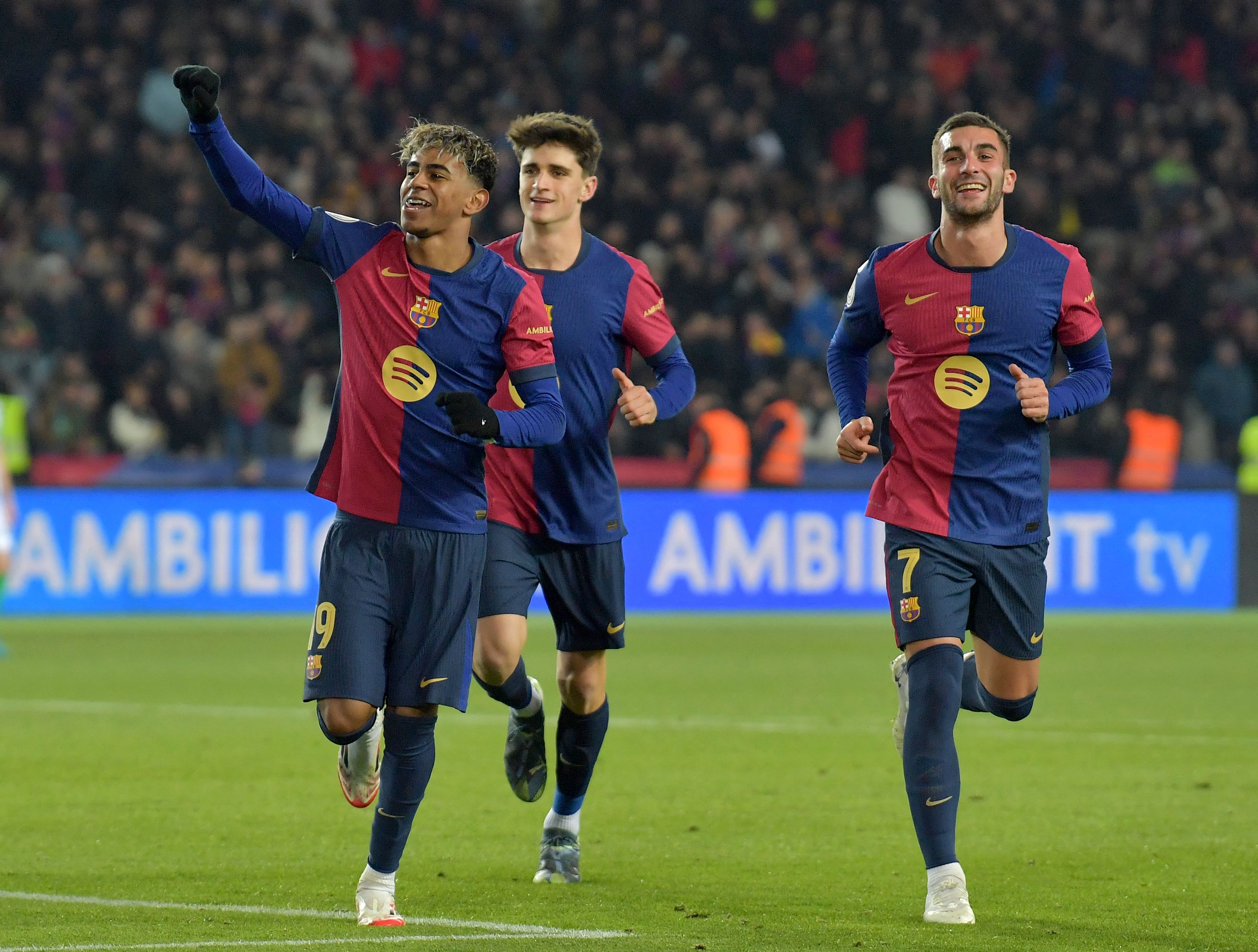 Lamine Yamal celebra anotar su gol contra el Betis.