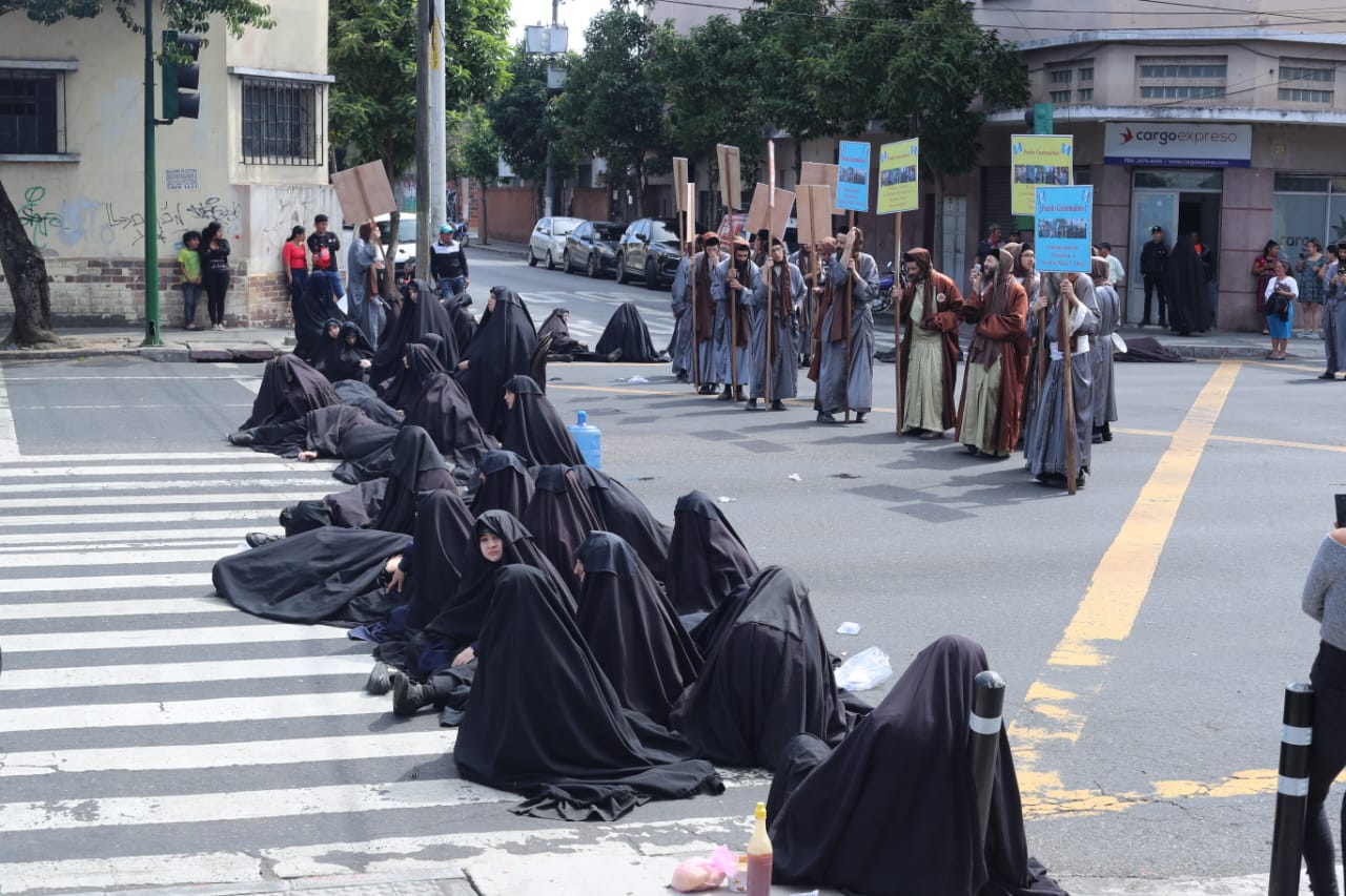 Bloqueo Lev Tahor avenida Elena'