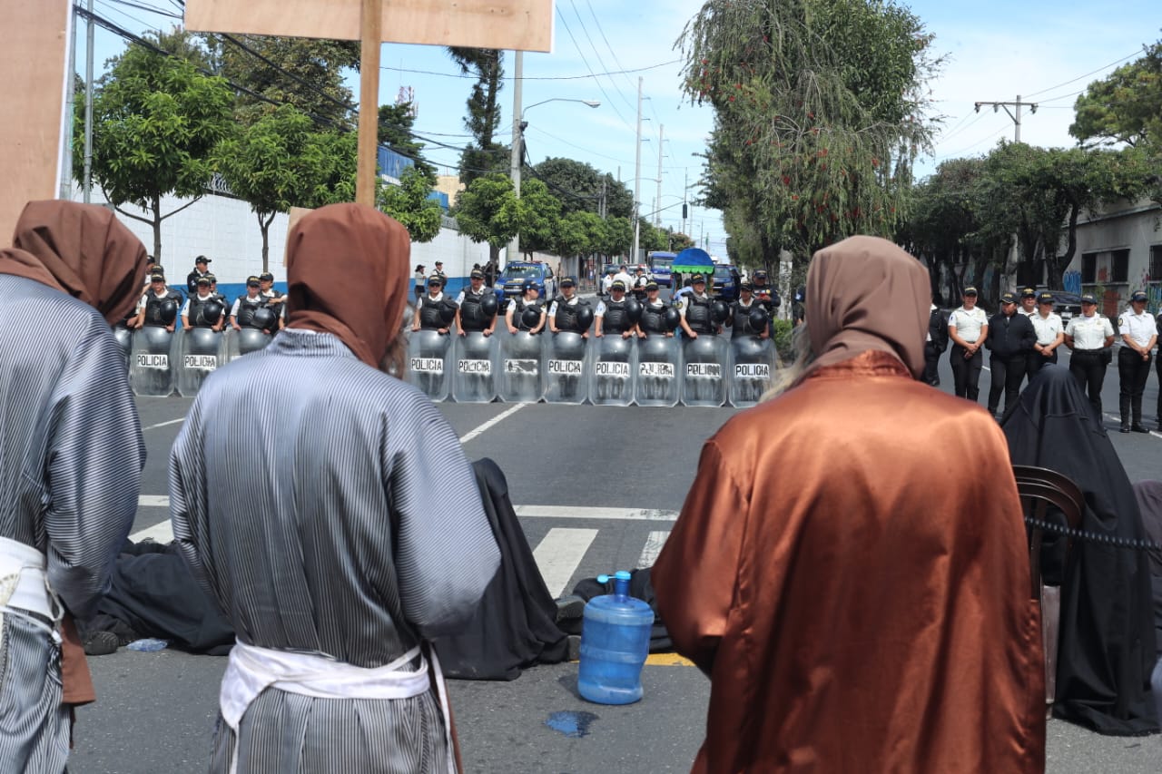 Bloqueo Lev Tahor avenida Elena'