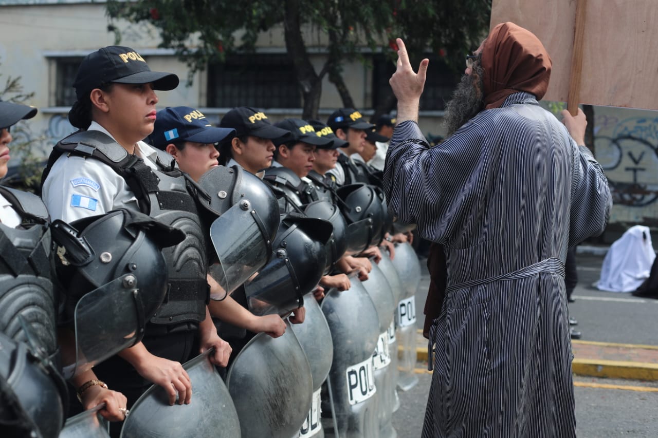 Bloqueo Lev Tahor avenida Elena