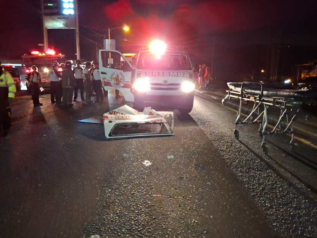 Choque contra ambulancia en ruta al Pacífico (4)