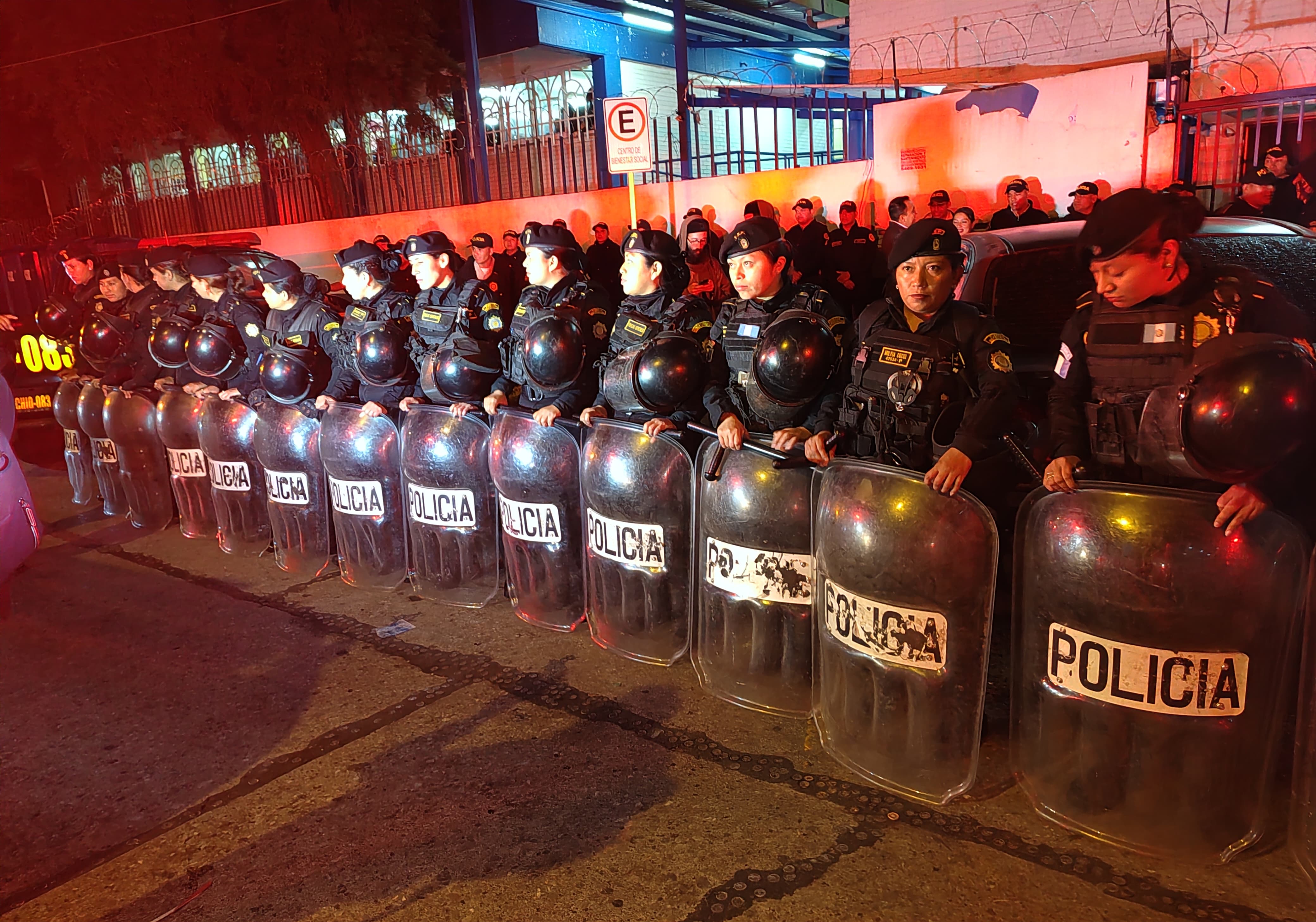 La Secretaría de Bienestar Social informa que durante tres noches consecutivas los integrantes de la secta Lev Tahor han causado disturbios dentro de las instalaciones del centro Alida España, zona 3 de la Ciudad de Guatemala. (Foto Prensa Libre: Josue Mejía).