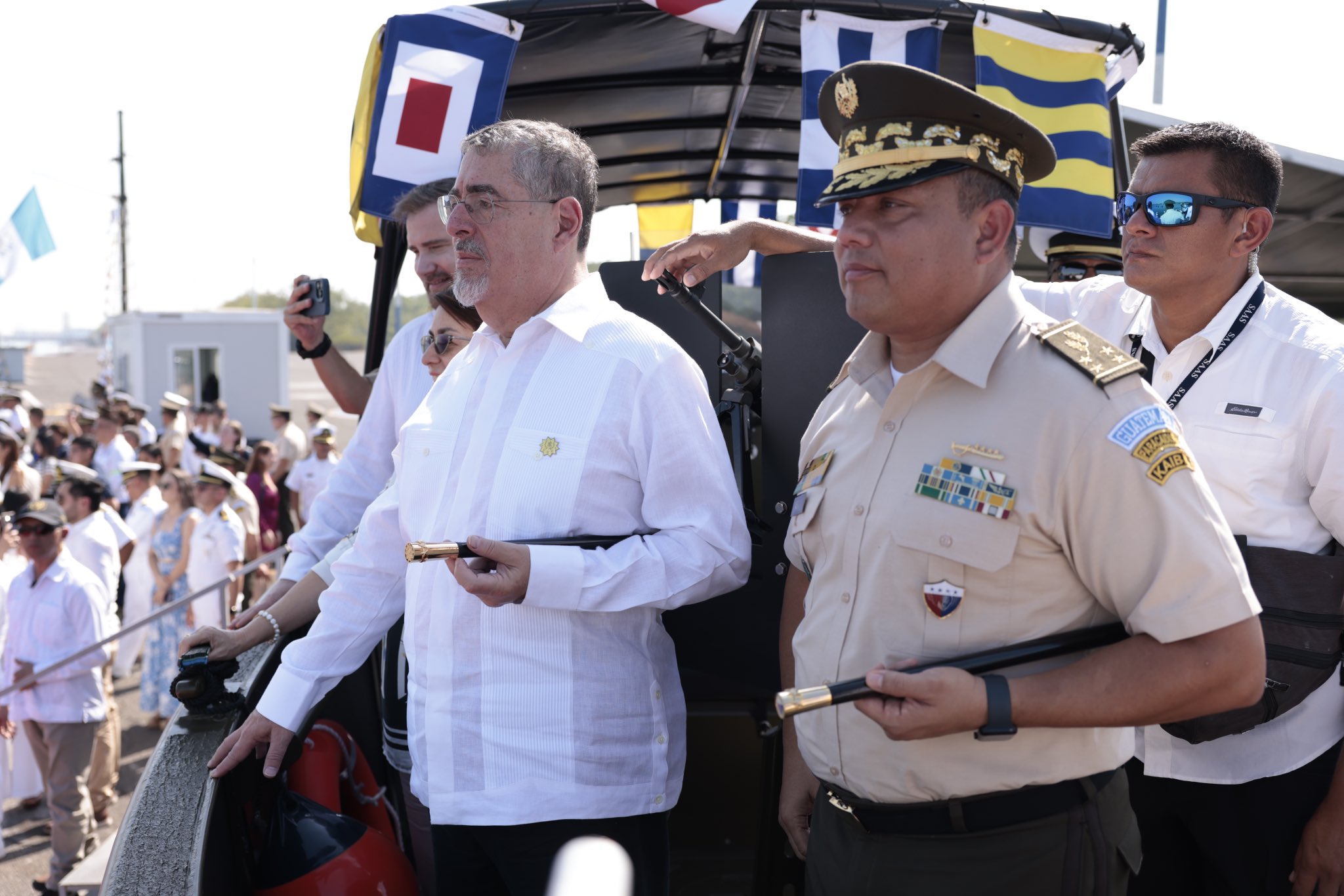 El presidente Bernardo Arévalo participó en la celebración de los 66 años de la Marina Nacional. (Foto Prensa Libre: @GuatemalaGob)