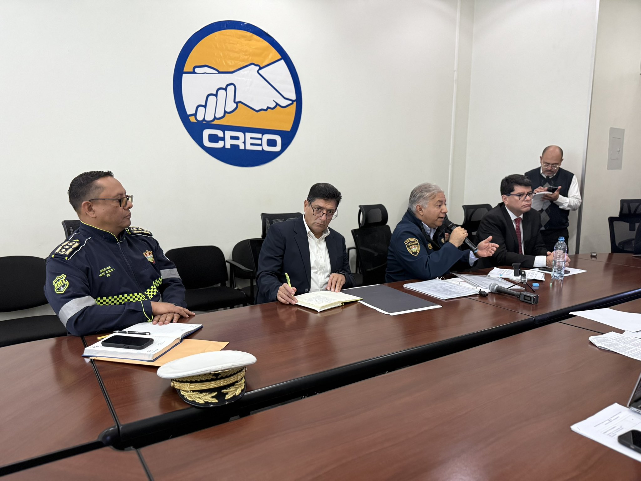 Citación de Héctor Flores, gerente de Emetra, en el Congreso de la República, por el tema de colocación de cepos. (Foto Prensa Libre: Tomada de @_cristiangt)