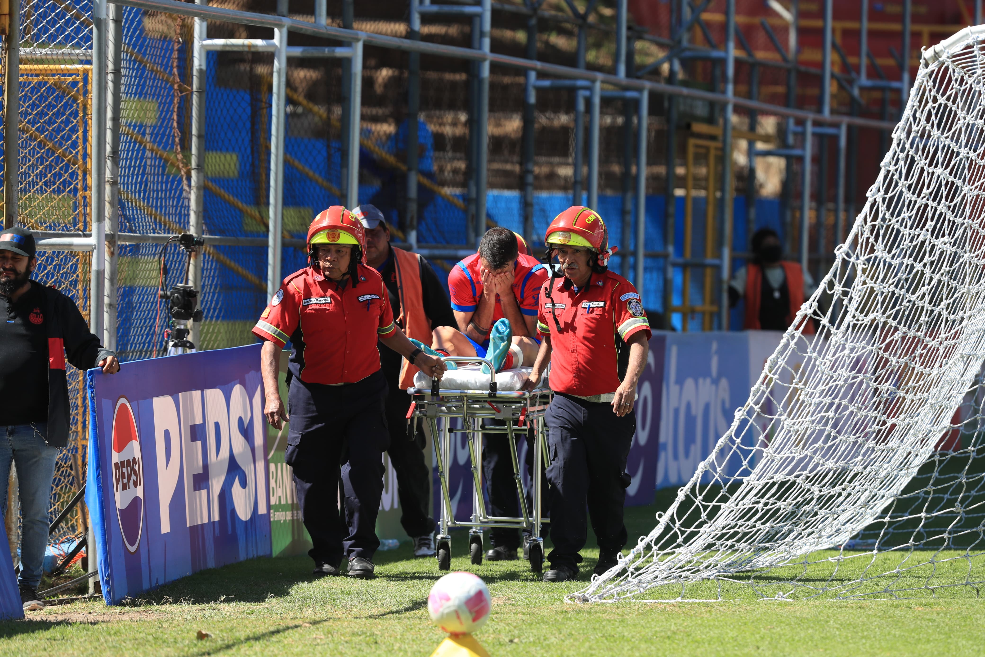 Una lesión frustra el debut de Saravia con Municipal.