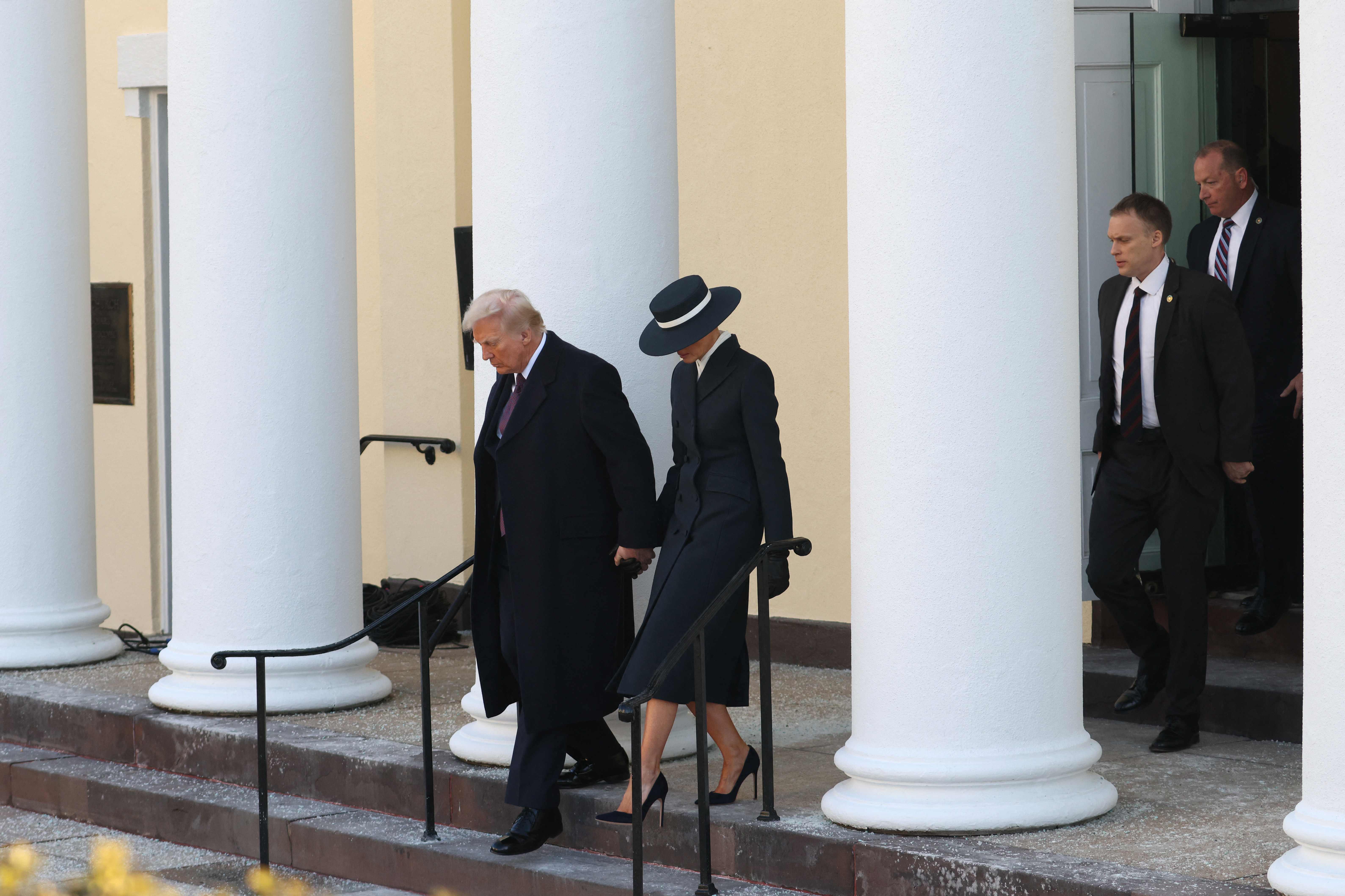 Donald Trump y Melania dejan la iglesia San Juan previo a la ceremonia de toma de posesión en la Casa Blanca. (Foto Prensa Libre: AFP)