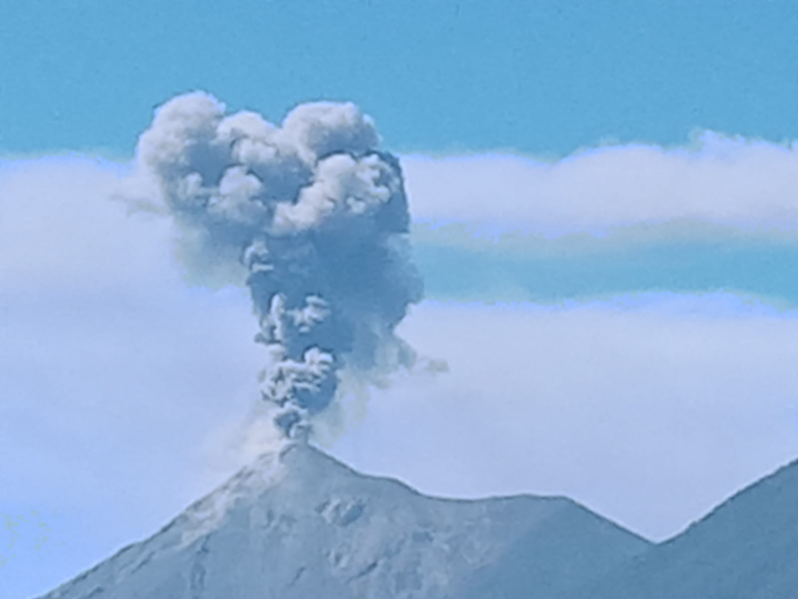 Fotografía enviada desde la iglesia San Francisco en Antigua Guatemala. Fotografía: Cortesía de Rosendo Morales.