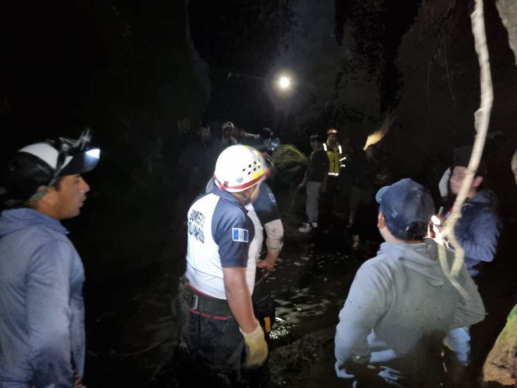 personas cayeron a barranco en el km 35 de la ruta Interamericana