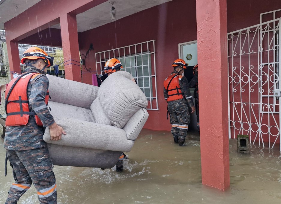 Se registran varias viviendas afectadas por las inundaciones en Puerto Barrios. (Foto: Conred)