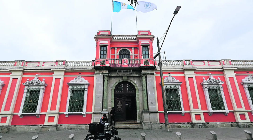 Organizaciones y partidos polÃ­ticos piden al TSE retomar sus funciones. FotografÃ­a: Prensa Libre. 