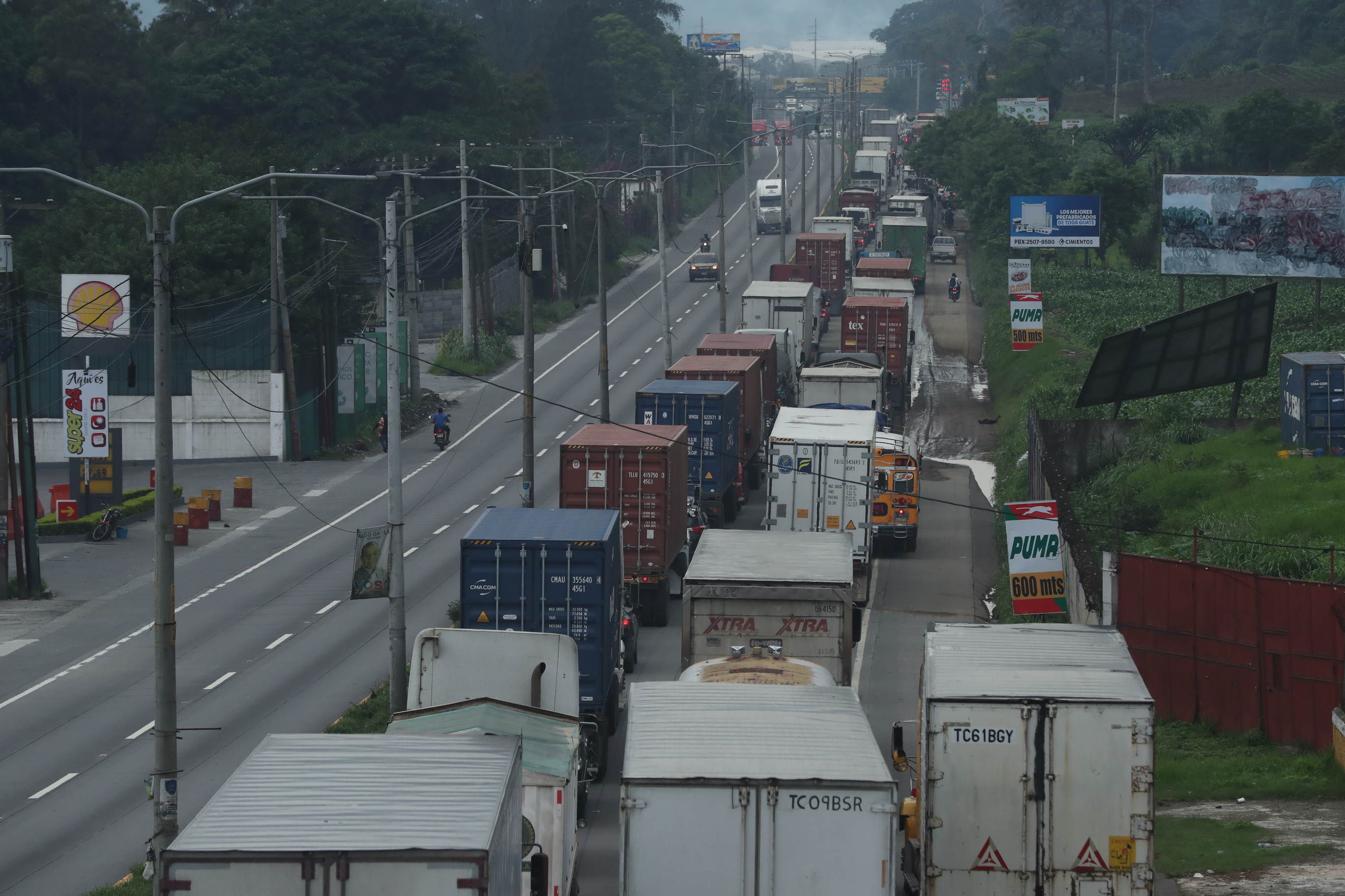 Trafico vehicular en ruta a PalÃ­n y en Puerto Quetzal